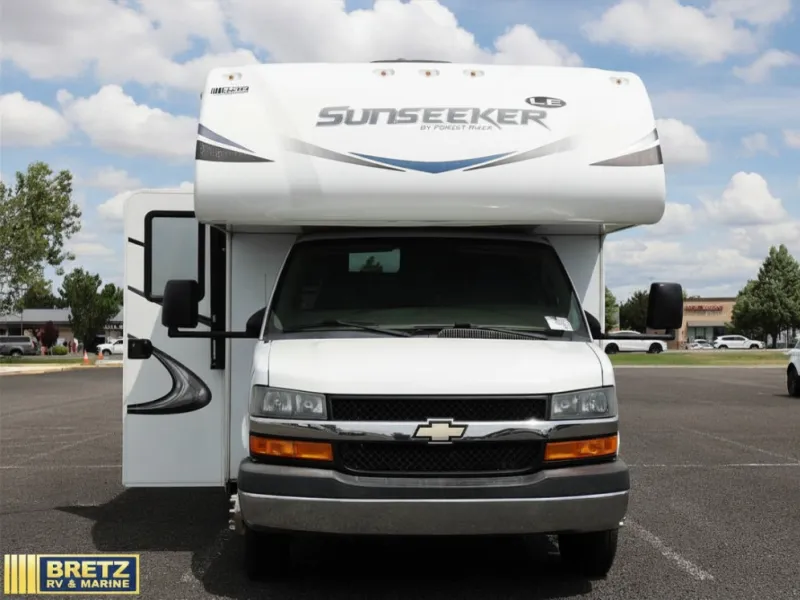 2019 Forest River Sunseeker LE 2350LE CHEVY - Photo 4