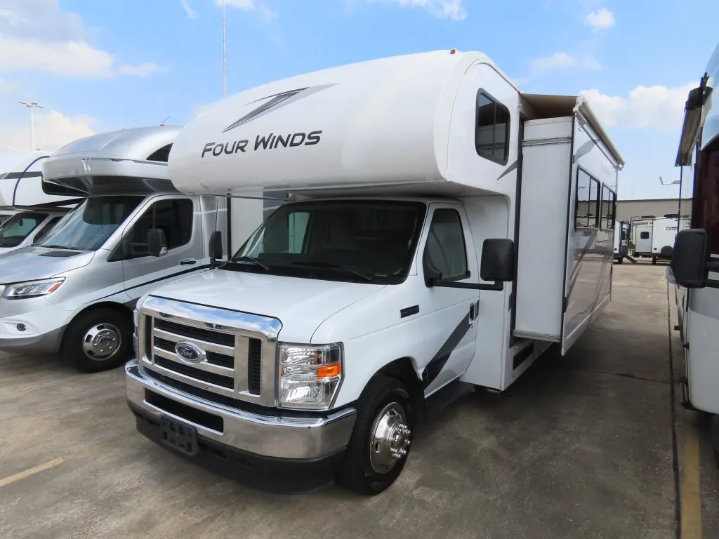 2025 Thor Motor Coach Four Winds 31MV - Photo 3