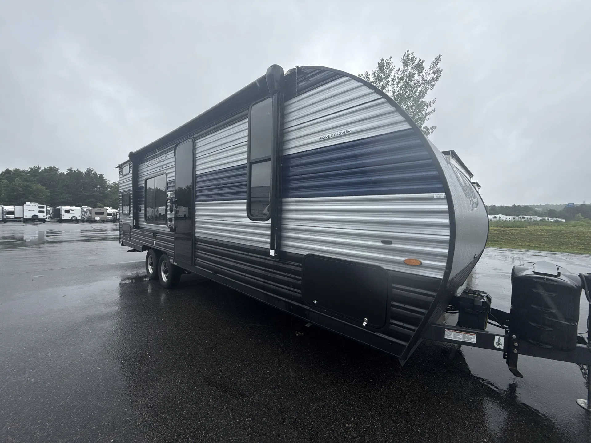 2022 Forest River Cherokee Grey Wolf 26DJSE — campside