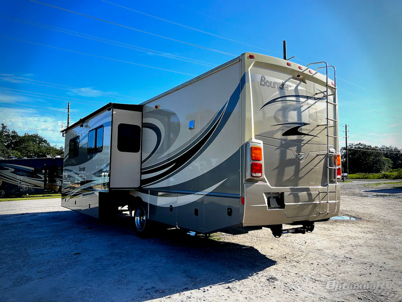 2012 Fleetwood Bounder 35K - Photo 3