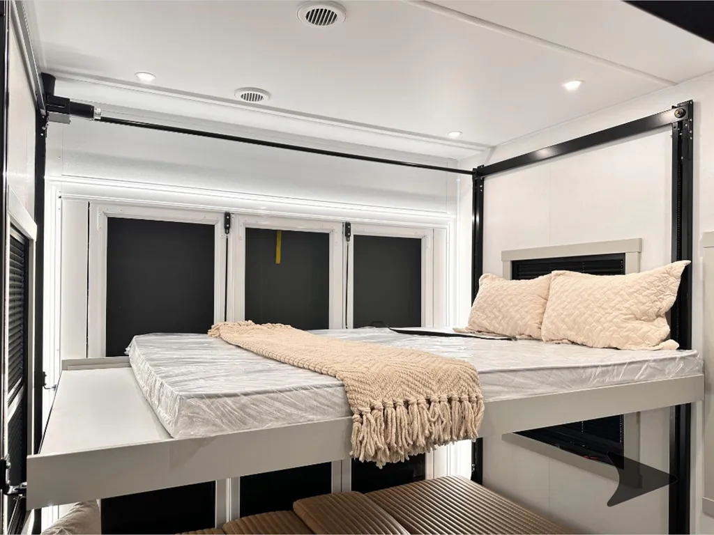 2026 Brinkley Model G 4100, Photos photo 113