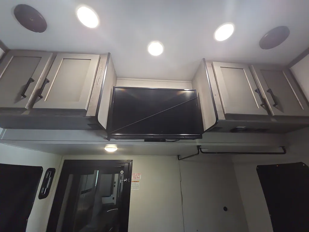 2020 Keystone Raptor 423, Photos photo 23