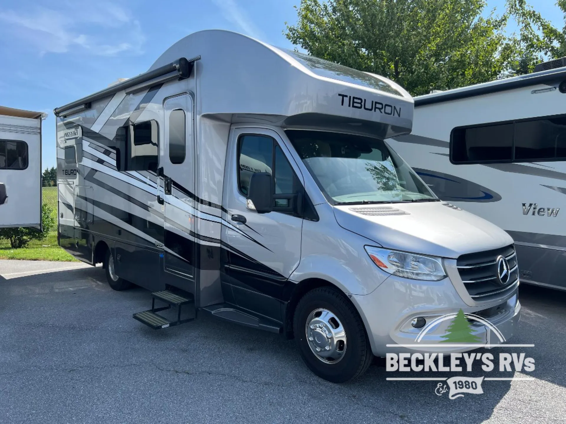 2024 Thor Motor Coach Tiburon 24XL - Photo 2