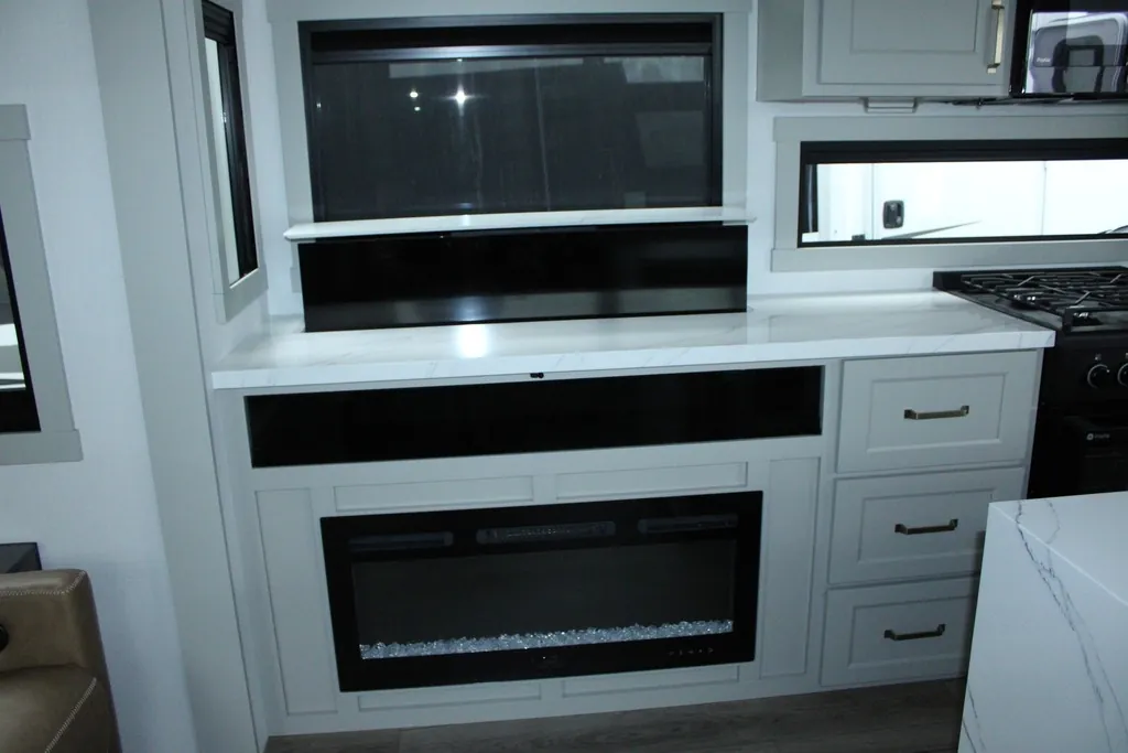 2026 Brinkley Model G 4100, Photos photo 15
