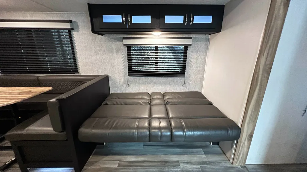 2022 Coachmen Freedom Express Select 29SE, Photos photo 5
