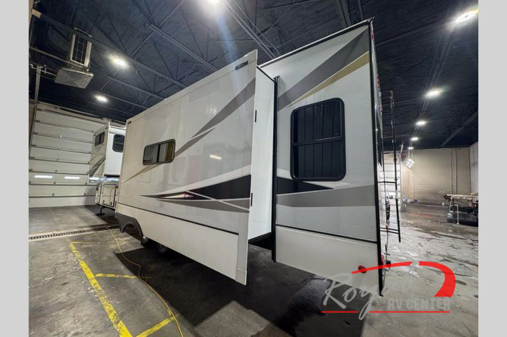2022 Alliance RV Paradigm 370FB - Photo 4
