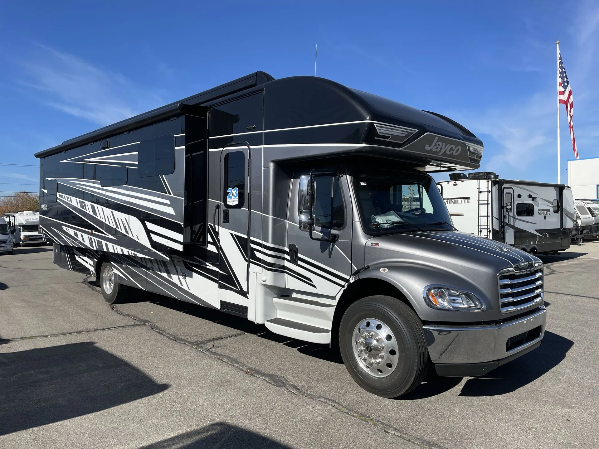 2026 Jayco Seneca Prestige 37M - Photo 2