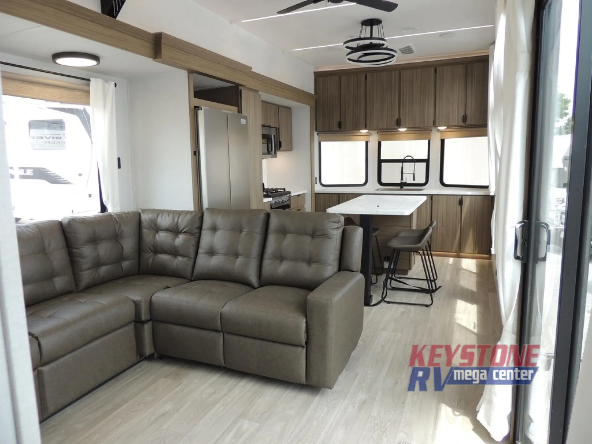 2026 Forest River Salem Grand Villa 40FKP — Photo 5