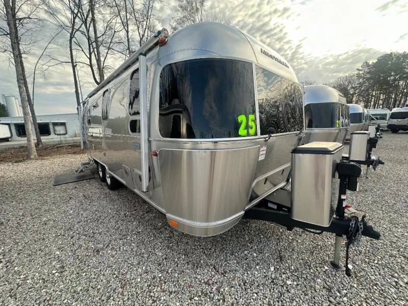 2026 Airstream Globetrotter - Photo 2