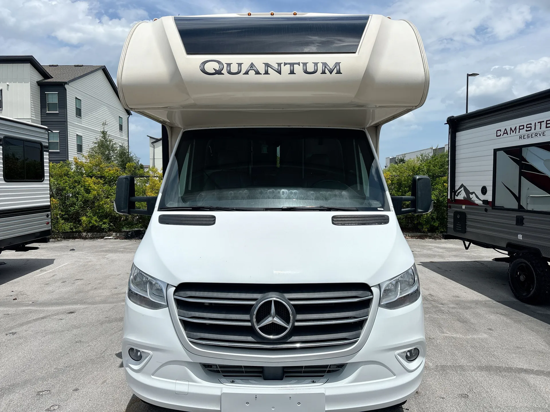 2022 Thor Motor Coach Quantum Sprinter MB24 — front