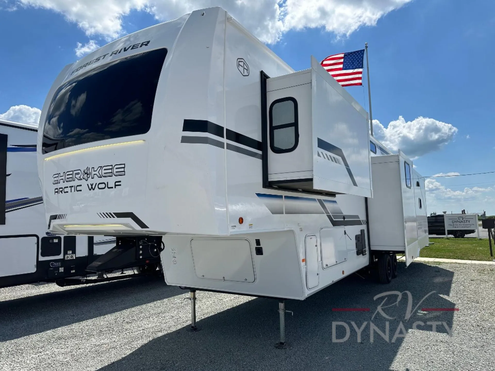 2026 Forest River Cherokee Arctic Wolf 3650SUITE - Photo 3