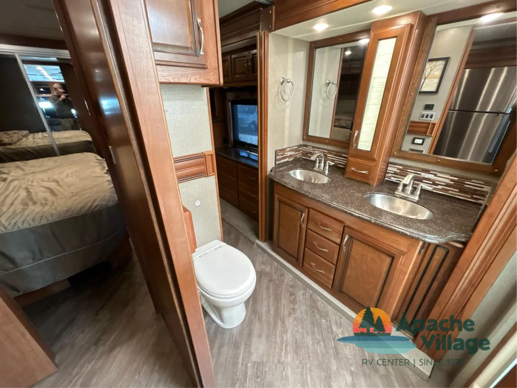 2017 Fleetwood Pace Arrow LXE 38F, Photos photo 32