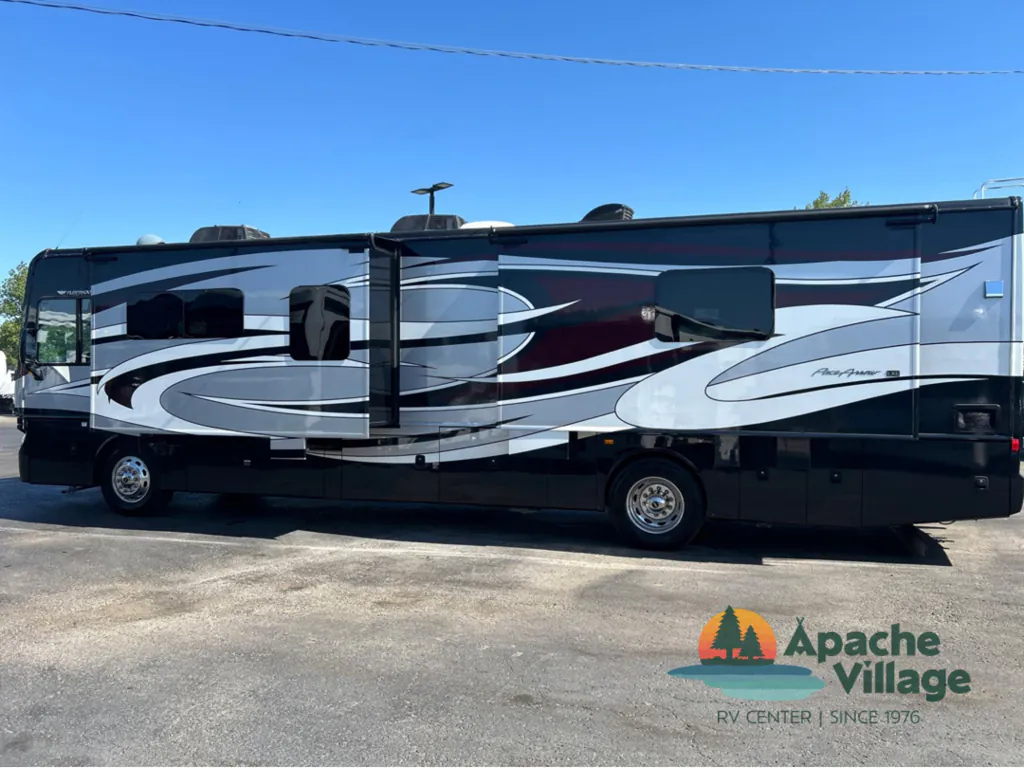 2017 Fleetwood Pace Arrow LXE 38F, Photos photo 6