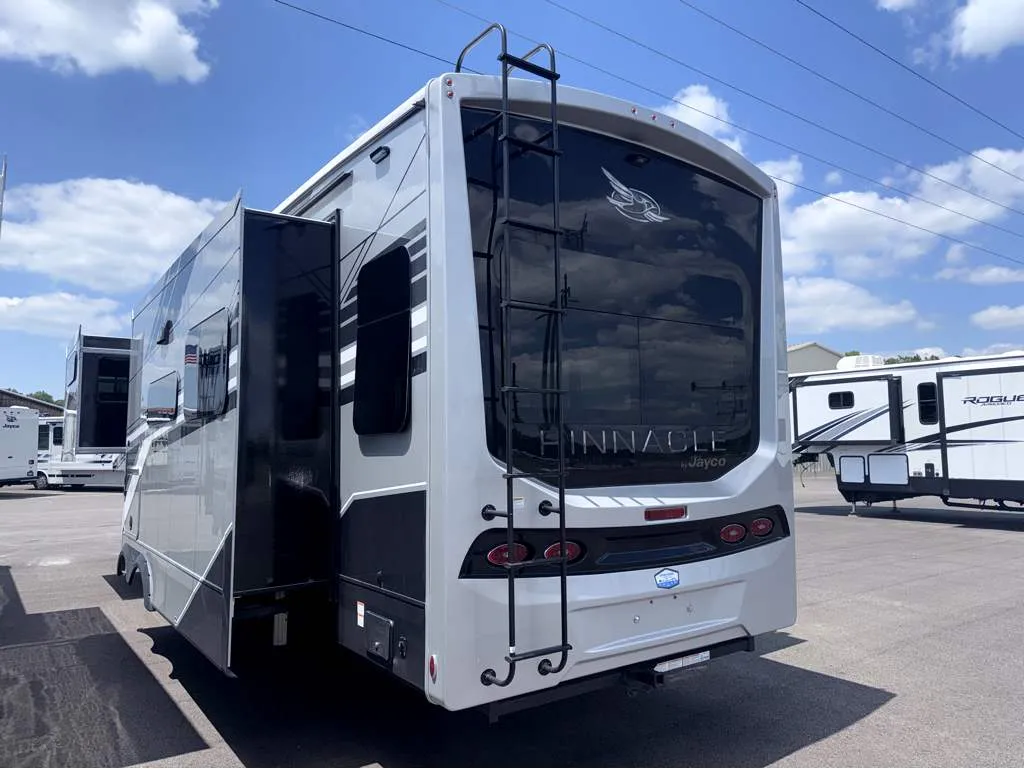 2026 Jayco Pinnacle 36FBTS - Photo 4