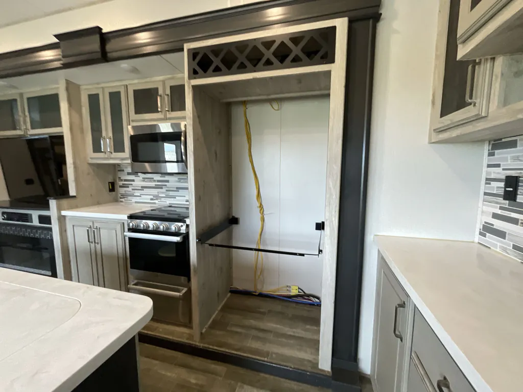 2022 Keystone Avalanche 390DS, Photos photo 6