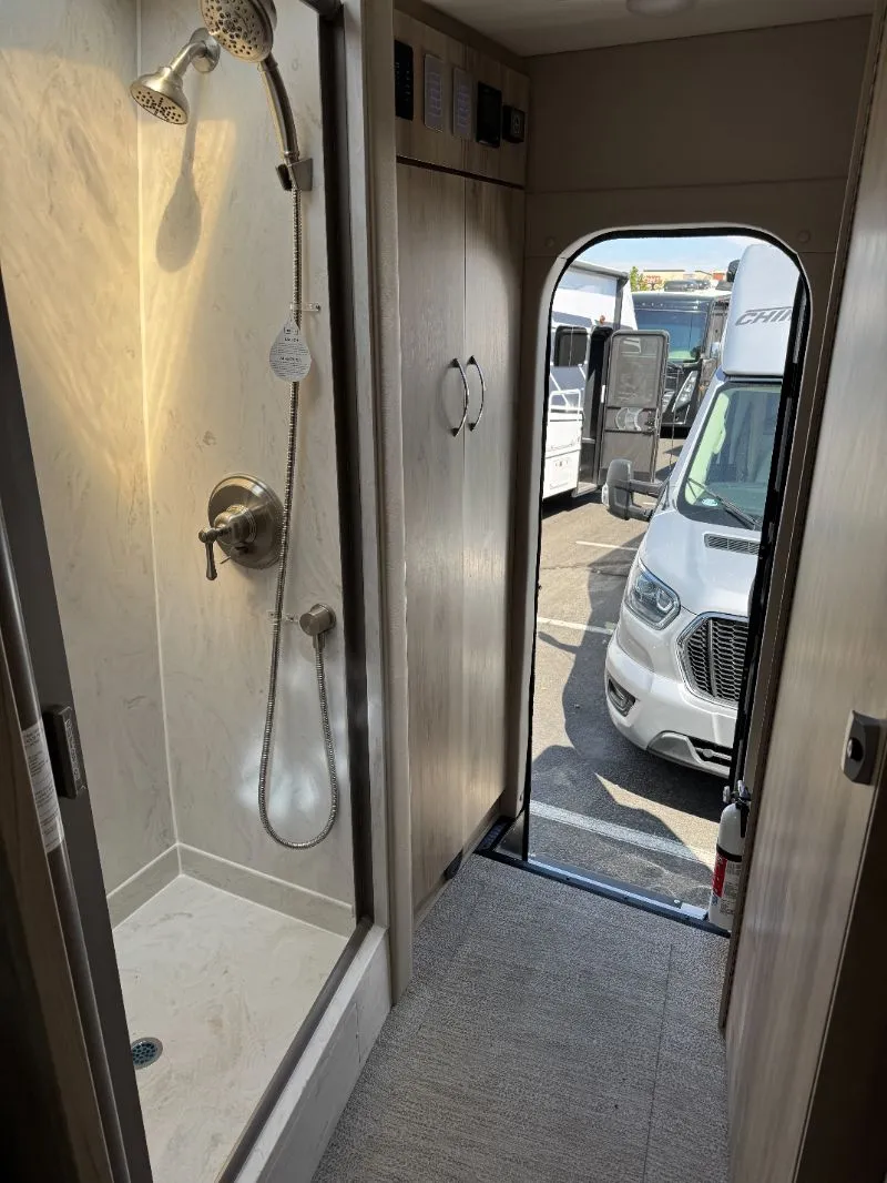 2025 Chinook RV Summit SS, Photos photo 10