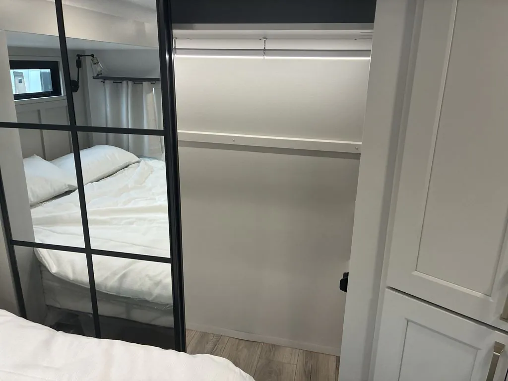 2026 Brinkley Model G 3950, Photos photo 23