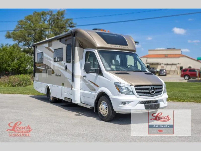 2016 Winnebago Navion 24V - Photo 2