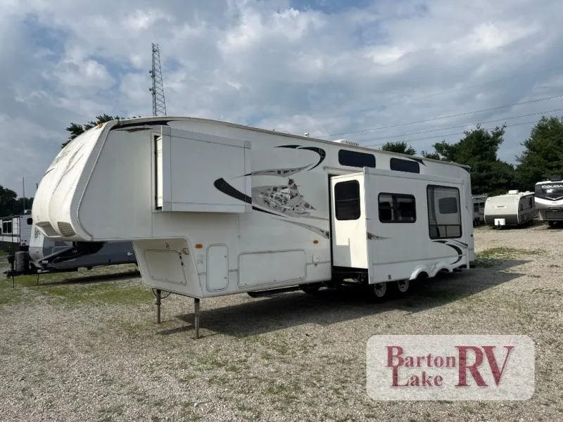 2010 Keystone RV Cougar 324RLB - Photo 2