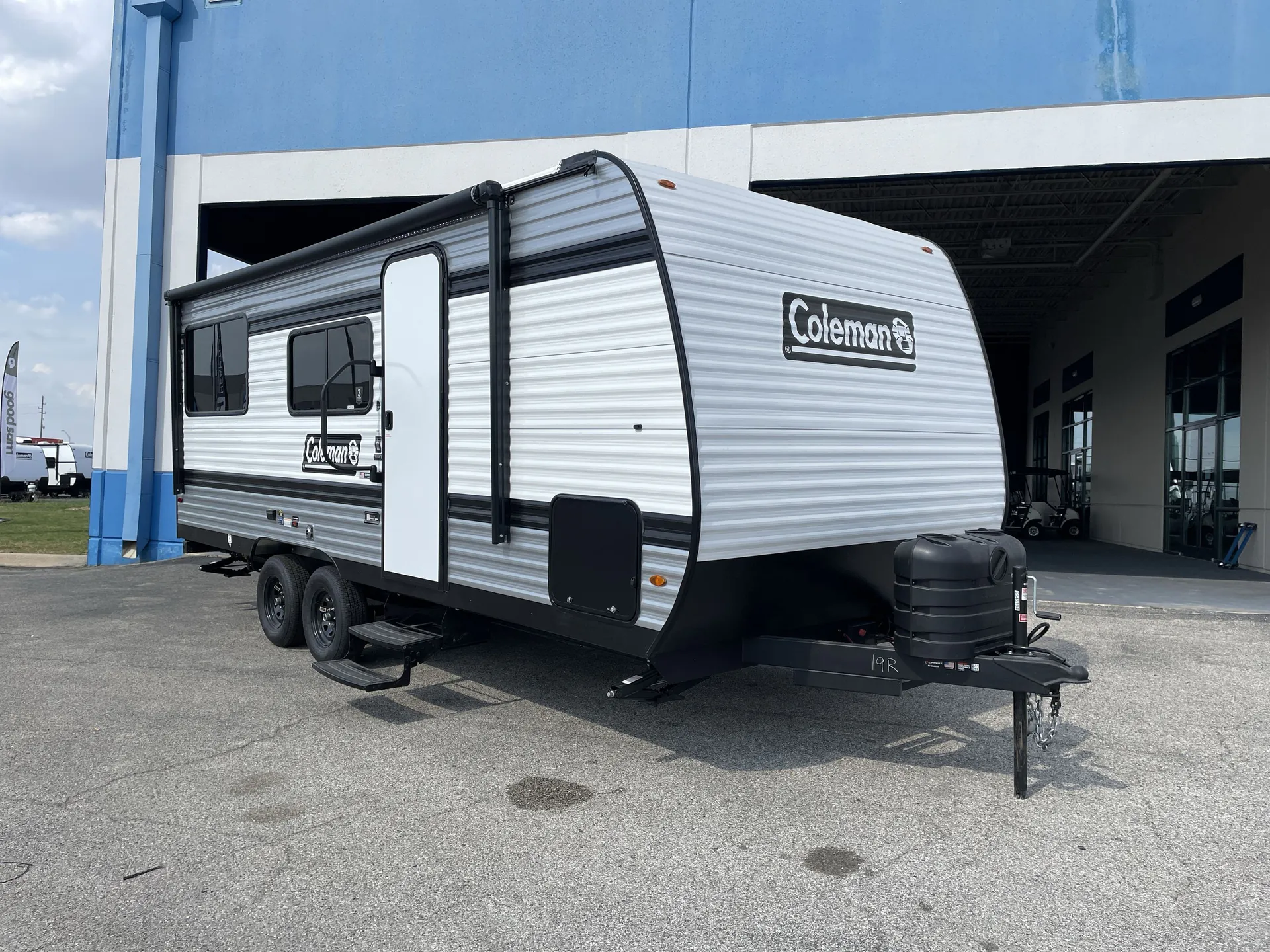 2027 Keystone Avalanche 390DS - Photo 4