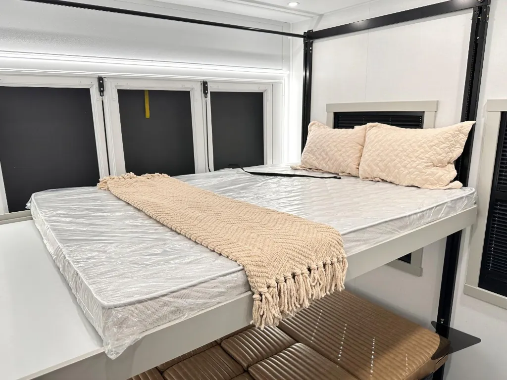 2026 Brinkley Model G 4100, Photos photo 114