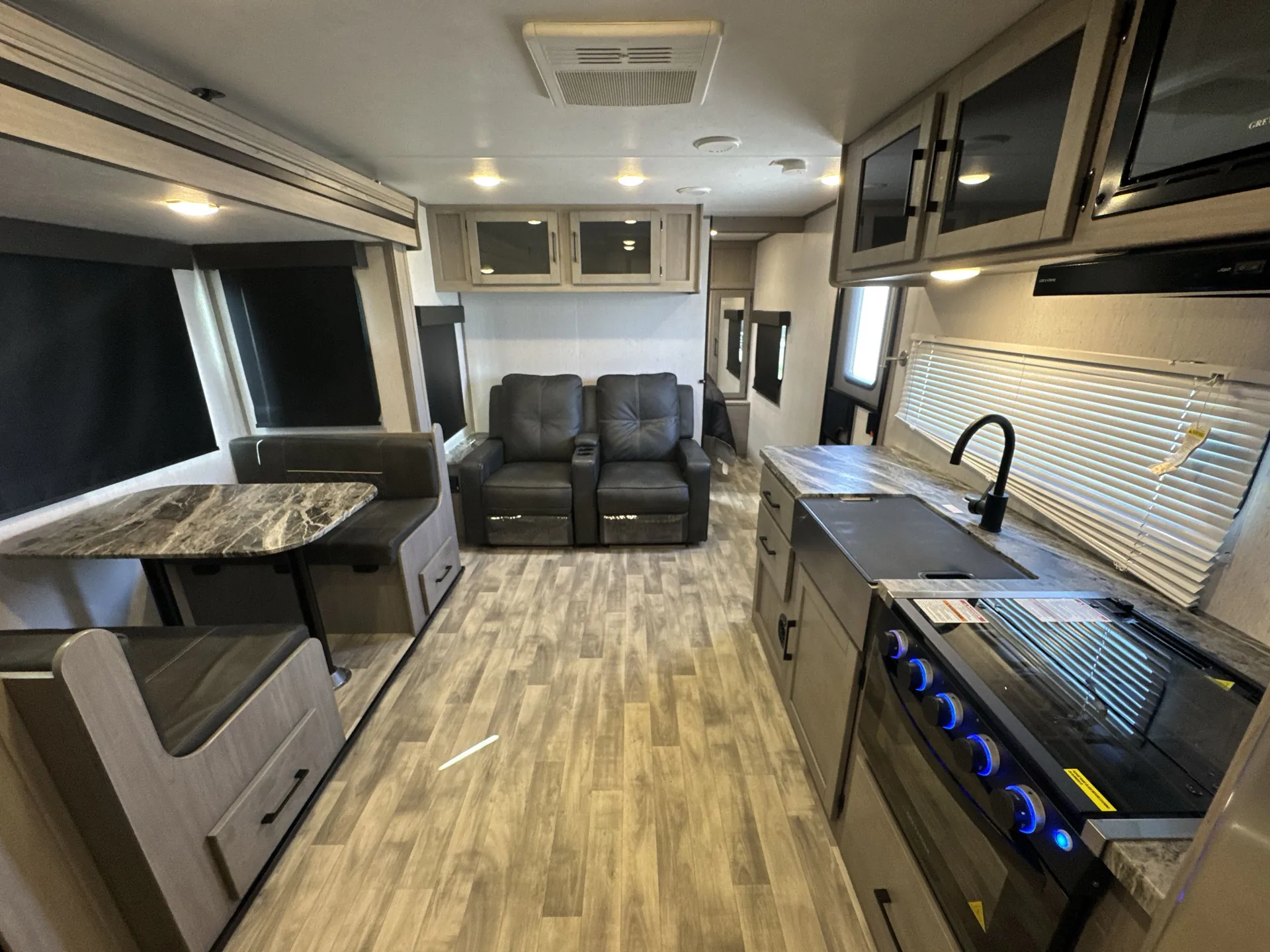 2022 Dutchmen Kodiak 242RBSL — living area main