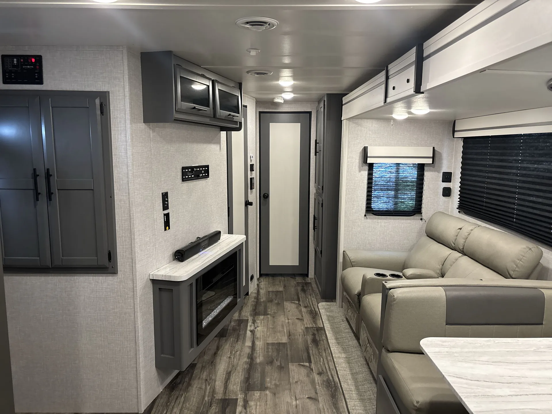 2024 CrossRoads Volante 27FK — living area main