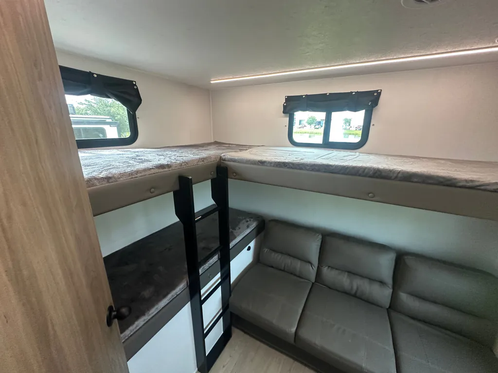 2026 Coachmen Freedom Express Select 30SE, Photos photo 37