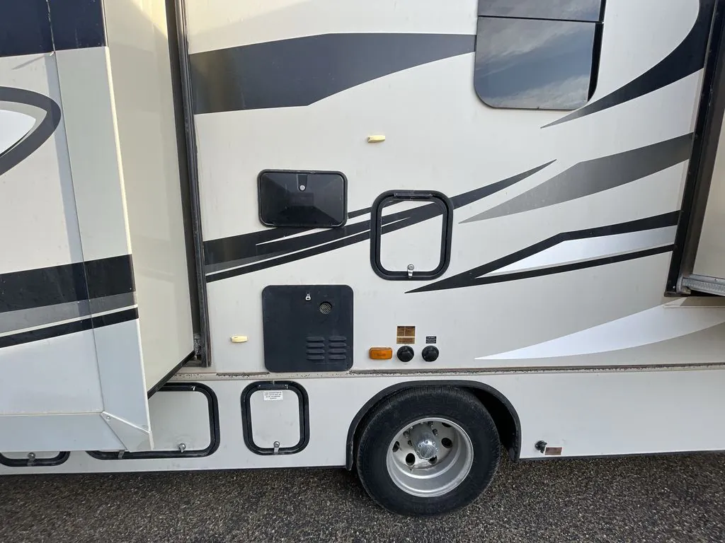 2014 Jayco Greyhawk 29KS dealer photo 6 from Blue Compass RV