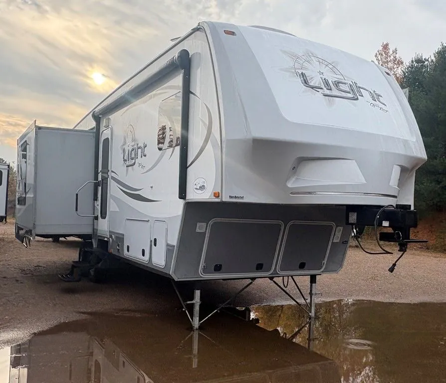 2013 Highland Ridge Open Range Light LF318RLS - Photo 2