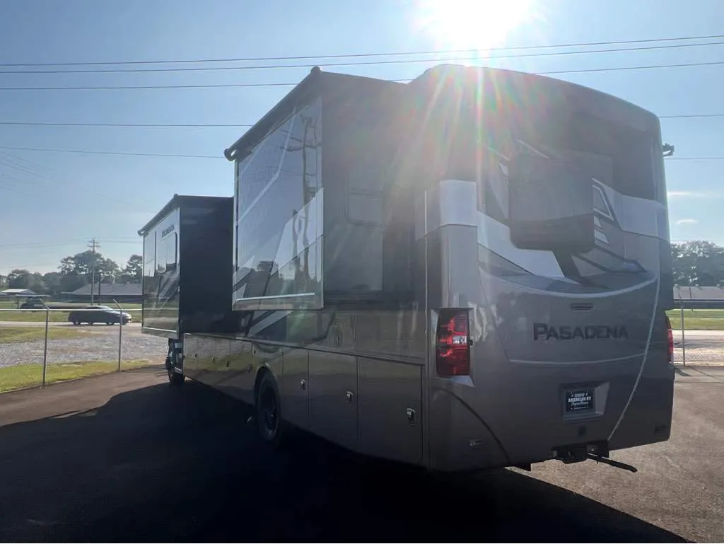 2026 Thor Motor Coach Pasadena 38FX - Photo 4