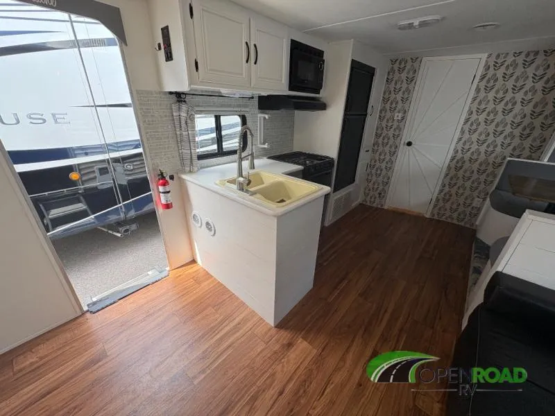 2015 Forest River RV Wildwood X-Lite 271RBXL - Photo 4