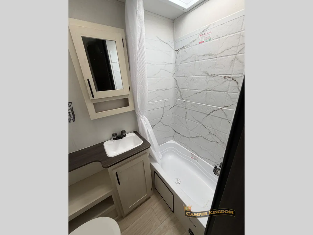 2027 Shasta I-5 532BEDS, Photos photo 15