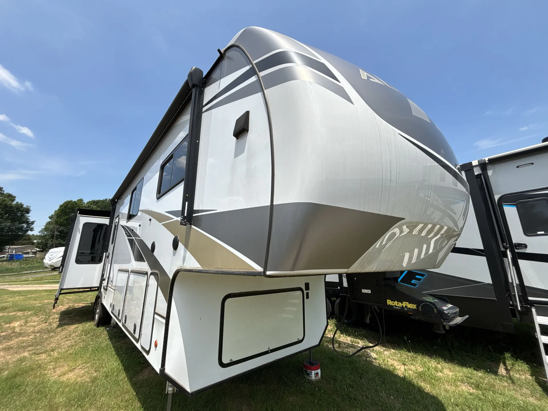 2021 Alliance RV Paradigm 390MP - Photo 2