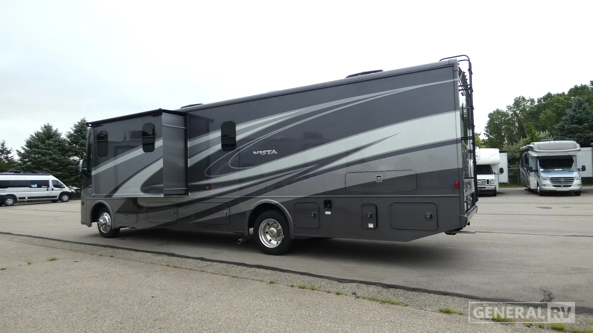 2025 Winnebago Vista 34R - Photo 4