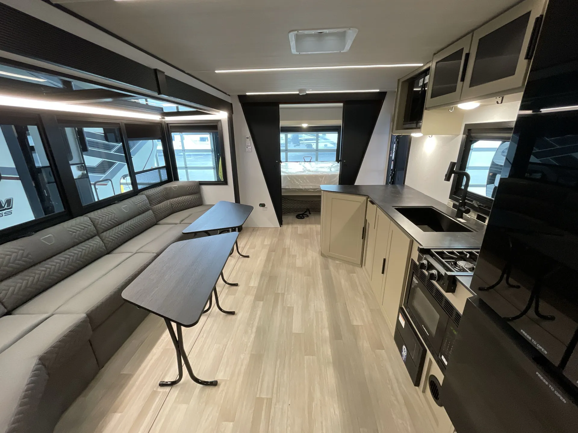 2026 Keystone Walkabout 26MAX — living area main