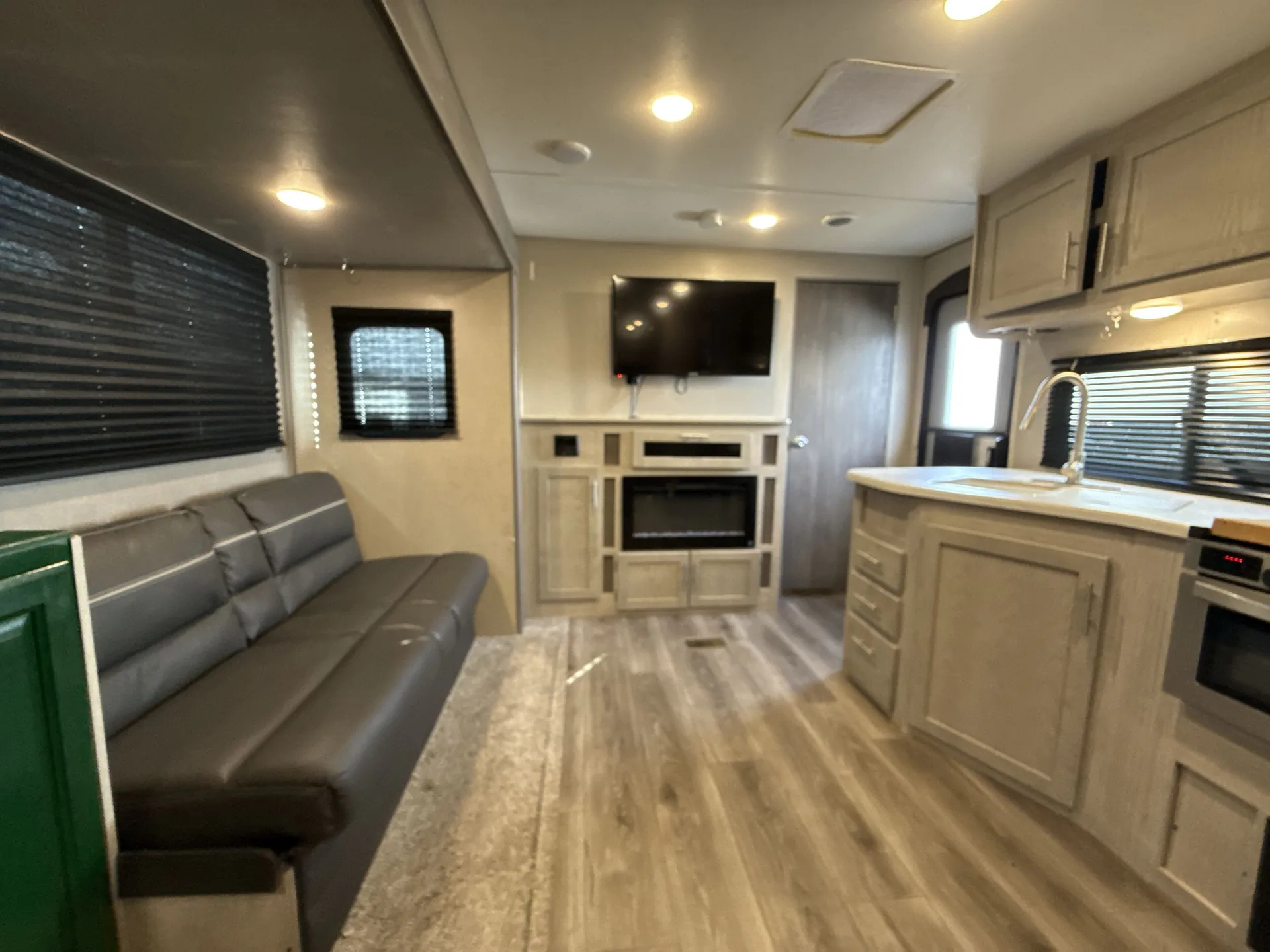 2022 Coachmen Catalina Legacy Edition 293QBCK — living area main