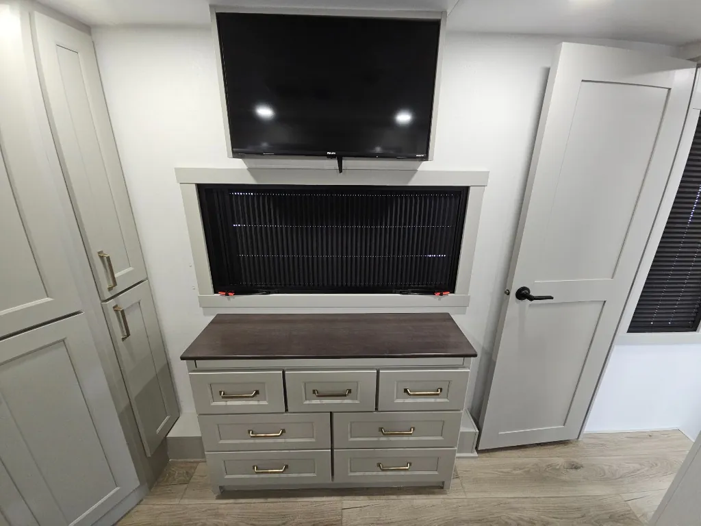 2026 Brinkley Model G 3950, Bedroom photo 5