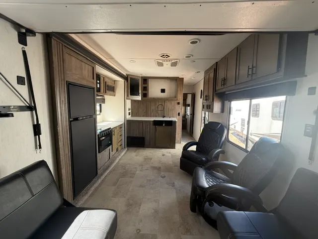 2021 Forest River Vengeance Rogue 26V — Photo 7
