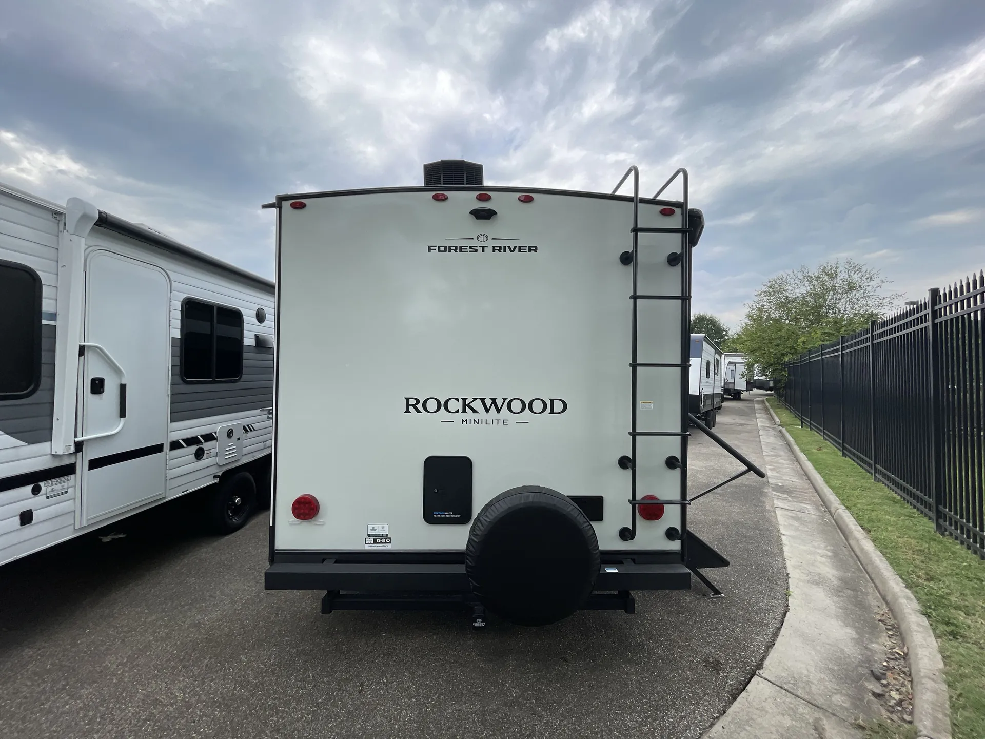 2027 Forest River Rockwood Mini Lite 2109S — backside