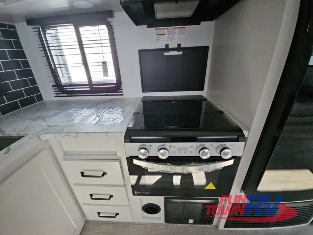 2027 Forest River Solaire 3150TBSS, Photos photo 10