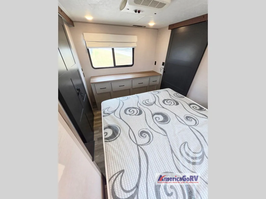 2024 Forest River Vibe 34XL, Photos photo 13