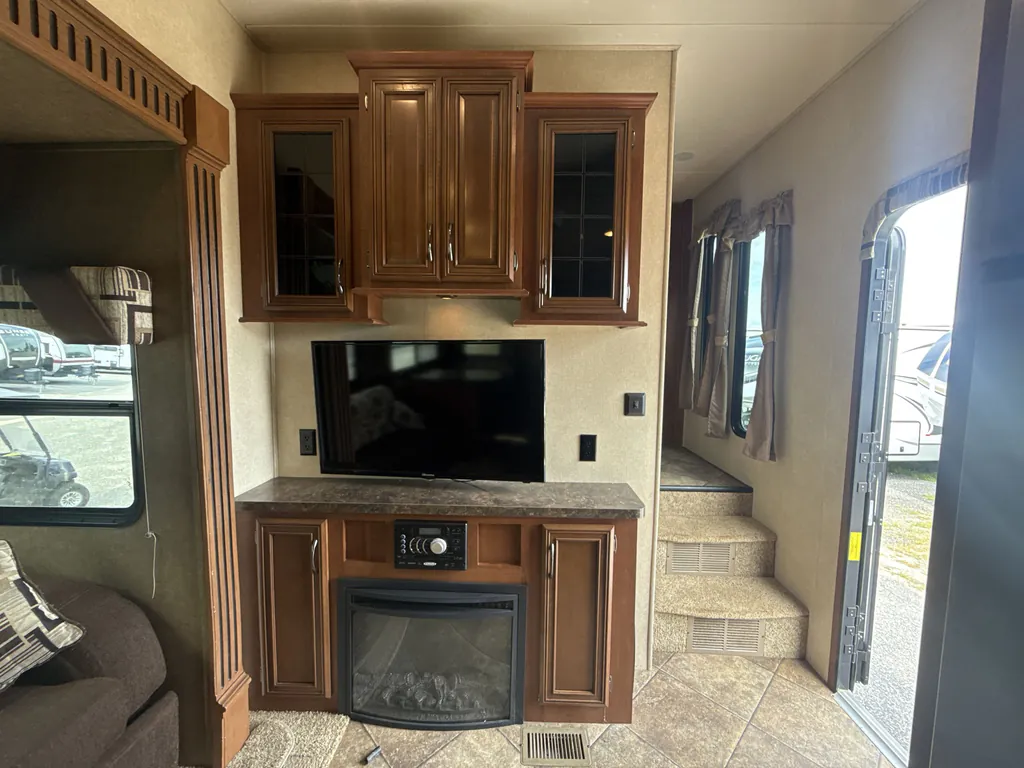 2015 Forest River Sierra 365SAQB, Photos photo 8
