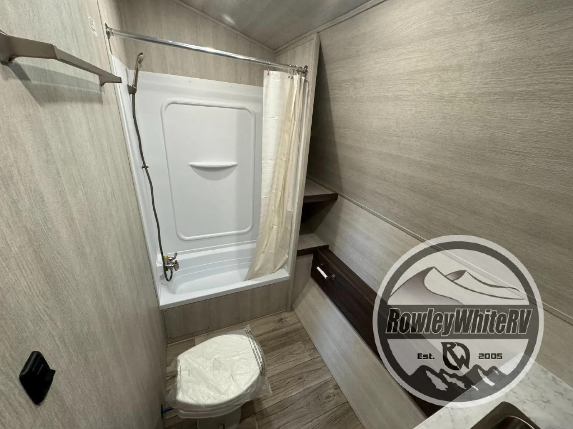 2026 Genesis Supreme Overnighter FK2700 - Photo 3