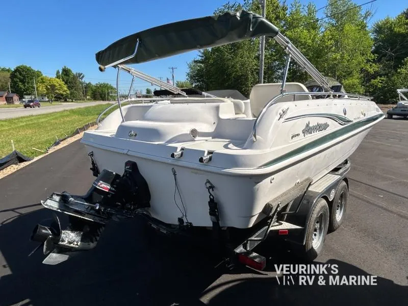 2002 Hurricane FunDeck Used    201GS - Deck Boat - Mercruiser 4.3L - Photo 2