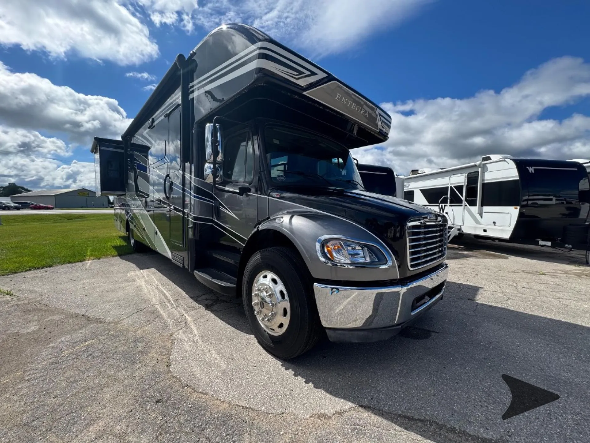 2022 Entegra Coach Accolade 37K - Photo 2