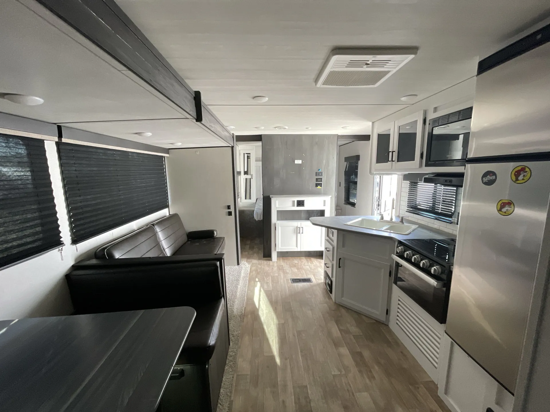 2022 Keystone Hideout 318BR — living area main