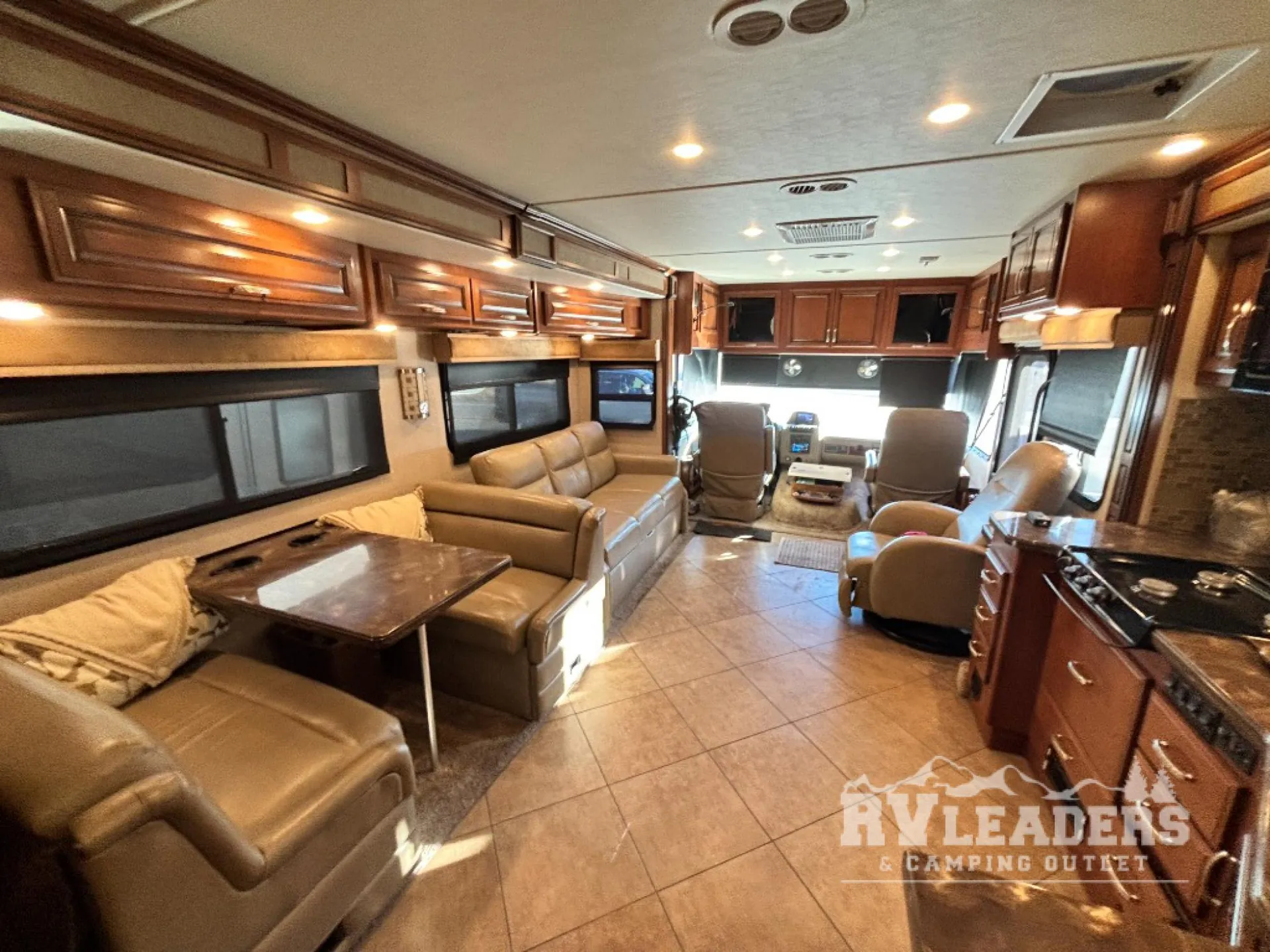 2015 Fleetwood Bounder 34T - Photo 4