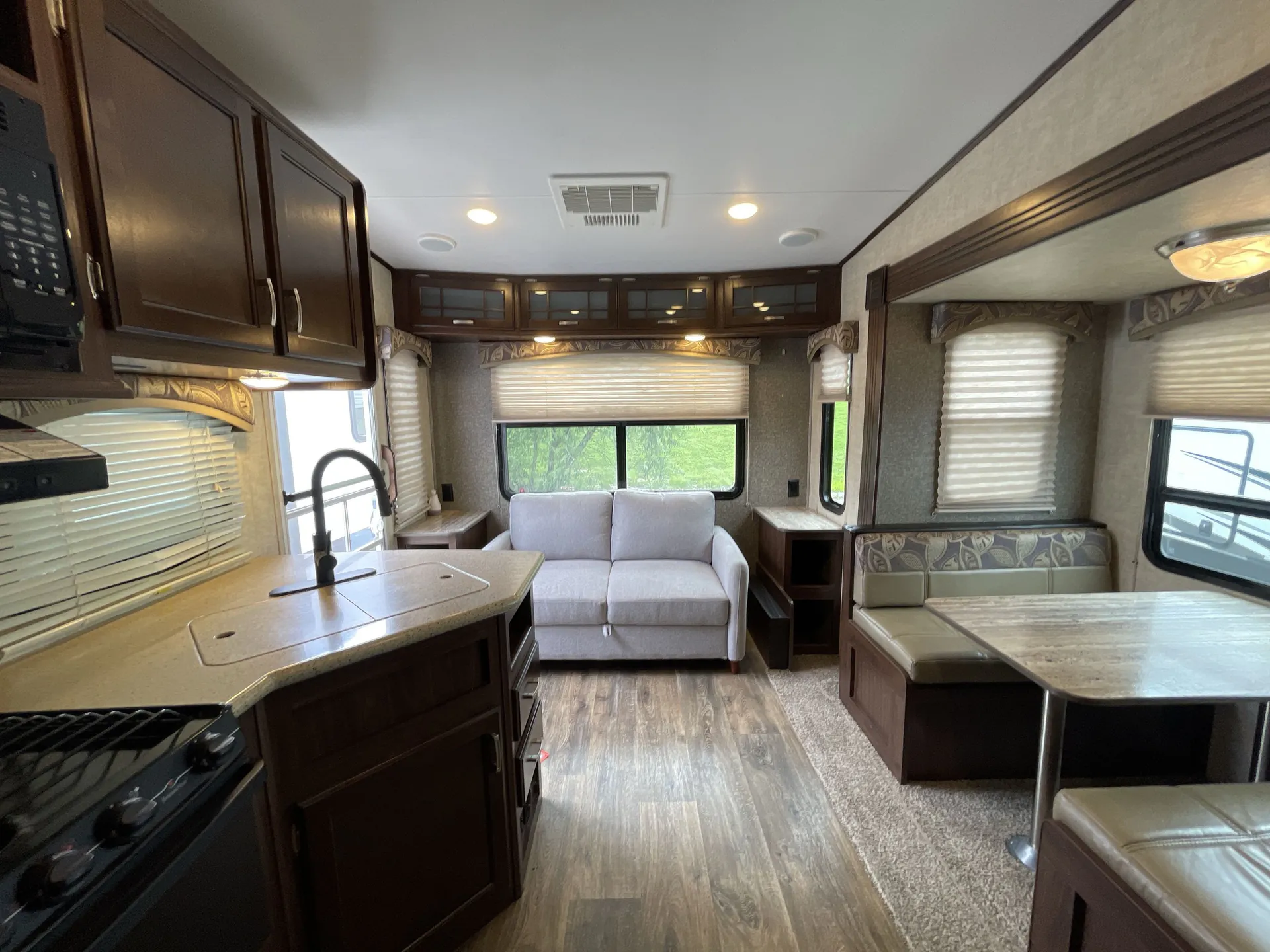 2016 Heartland Sundance XLT 267 RL — living area main
