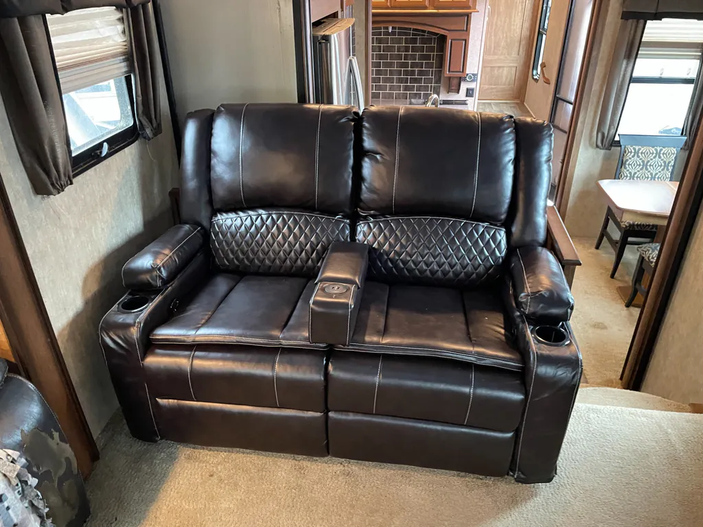 2015 Keystone Montana 3100RL, Photos photo 7
